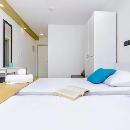 In Guest - Saints Bb Kastela - Double 3*