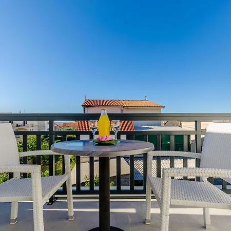 In Guest - Saints Bb Kastela - Double Guest house 3*
