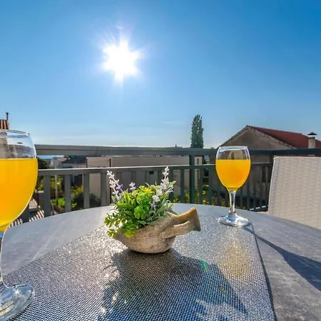 In Guest - Saints Bb Kastela - Double Kastel Stafilic